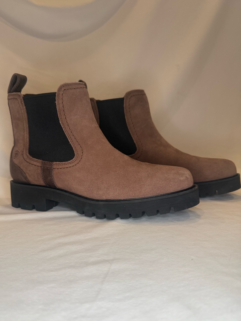 Ariat Wexford Lug Waterproof Chelsea Boot Dark Earth Taupe Suede Size 10B NWOB - Picture 2 of 16